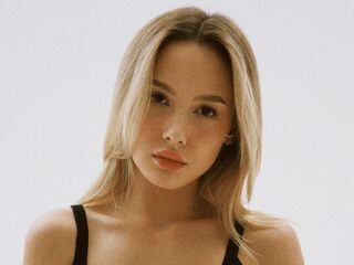 naked cam chatroom LeticiaTso