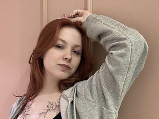 naked girl with webcam fingering pussy LindaBenne
