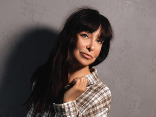 girl showing tits LindaRome