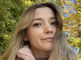 naked webcamgirl LunariaVelvet