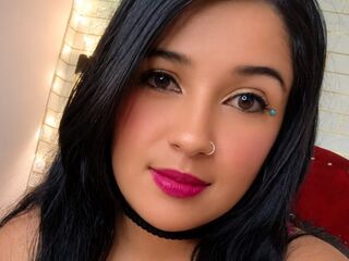 cam whore LuxyMia
