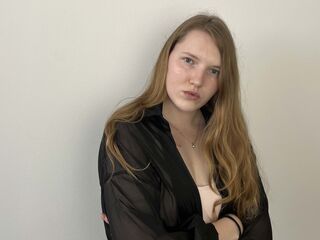 free live chatroom MadalineMosman