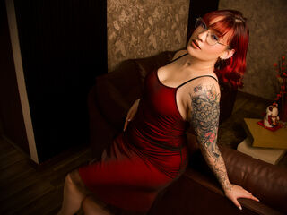 camgirl masturbating with vibrator MaddieJonsell