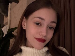 naked camgirl picture MaeBroadway