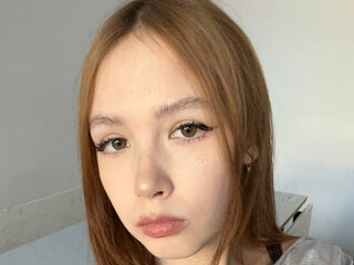 girl showing tits MagensMoraty