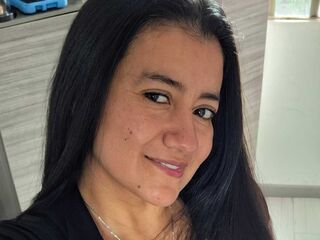 camgirl playing with sextoy MariaThomp