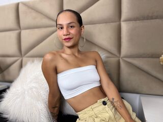 fingering girl chatroom MartinaAlba