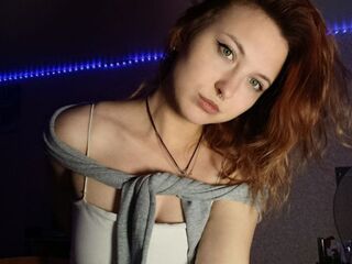 camwhore masturbating with vibrator MaudieTuttle