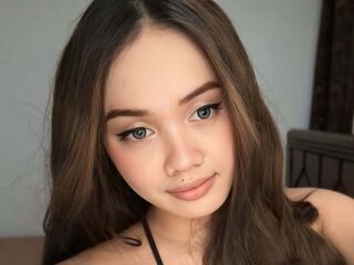 camgirl shaving pussy MaxCiana