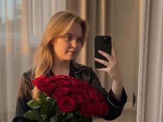 naked girl with webcam MelissaMyla