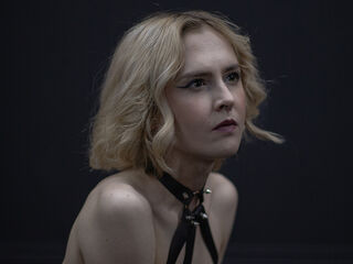 naked cam live MilaVeyra