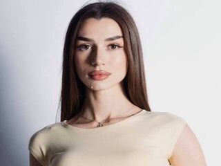 camwhore shaved pussy MyriamDonalson