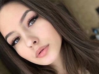 camgirl playing with vibrator NeldaGoffin