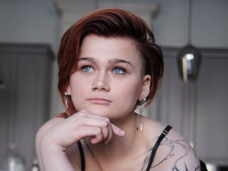 webcam girl PeachAveline