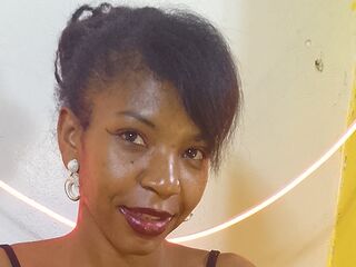 topless camgirl PinahGloria