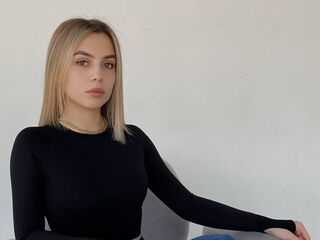 camslut fingering shaved pussy PonkaPalmer