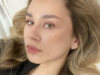 free adult cam RoxanePoire