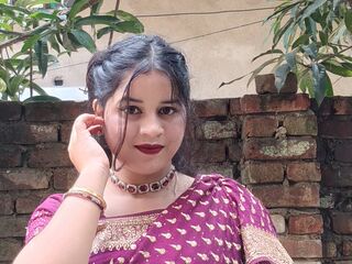 hot cam girl spreading pussy SaraAlisk