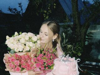 camgirl playing with sex toy SharlynHazelton