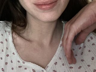 naughty camgirl fingering shaved pussy SkinnyPeach