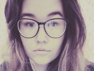 camgirl masturbating with dildo TarraTeylor