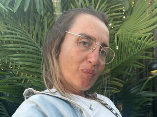 camgirl shaving pussy Usagii