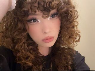 closeup web cam YangConnie