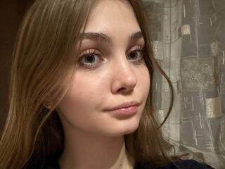 masturbating camgirl YiBisher